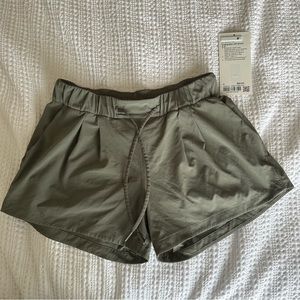 LuluLemon Evergreen HR Short 4.5”